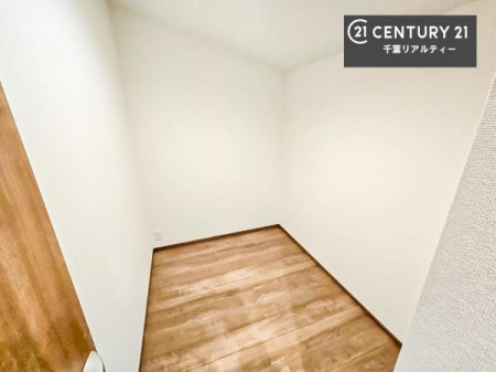 ���[ 2.7���̔[�˕t���I
�����Ղ艜�s���̂�����[�X�y�[�X�I�G�߂��̂̃C���e���A�̎��[�₨�m���̎��[�ɕ֗��ł��I