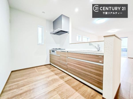 �L�b�`�� ��Ƃ肠�钲���X�y�[�X�ō�Ƃ����₷�����K�ȃL�b�`���ł��I
���q�l�ƈꏏ�ɂ��َq������y���߂�L�X�X�y�[�X�ł��B�y�����������ԂɂȂ肻���ł��ˁI