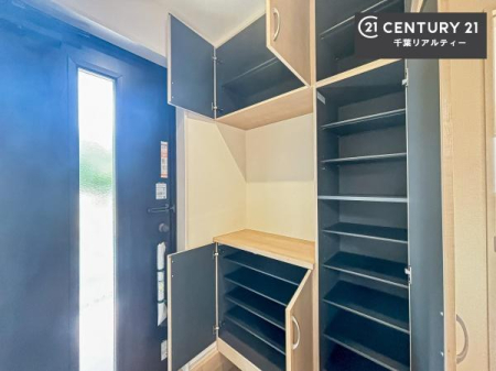 ���� �V���[�Y�{�b�N�X�t���Ȃ̂ŁA���ւ��Еt�����|�������₷���ł��I
�X�b�L���������ւŌ˂��J�����u�ԁA�������̂���S�n������Ԃ��o�}���Ă���܂��B