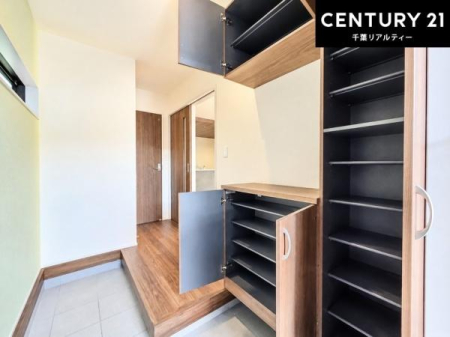 ���� �V���[�Y�{�b�N�X�t���Ȃ̂ŁA���ւ��Еt�����|�������₷���ł��I
�X�b�L���������ւŌ˂��J�����u�ԁA�������̂���S�n������Ԃ��o�}���Ă���܂��B