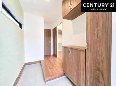 ���� �V���[�Y�{�b�N�X�t���Ȃ̂ŁA���ւ��Еt�����|�������₷���ł��I
�X�b�L���������ւŌ˂��J�����u�ԁA�������̂���S�n������Ԃ��o�}���Ă���܂��B