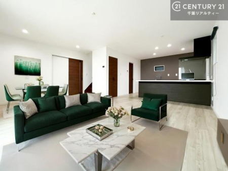 ���r���O �Ƌ�́ACG�p�[�X�ł��B��؂ȉƑ����W�܂邩�炱��LDK�ɂ͂�����肽���B
�q�����������C�ɏ΂��Ȃ��瑖�����Ă���p�����������u�L���Ƃɂ��ėǂ������v�Ǝv���u�Ԃł��B