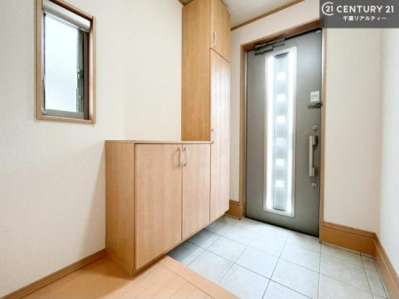 ���� �V���[�Y�{�b�N�X�t���B���ւ��Еt�����|�������₷���ł��I
�X�b�L���������ւŌ˂��J�����u�ԁA�������̂���S�n������Ԃ��o�}���Ă���܂��B