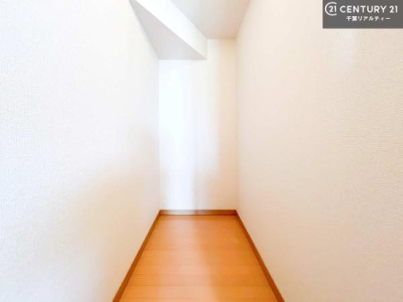 ���[ �z�[���ɂ͎��[��ݒu�B����ꂽ�X�y�[�X�Ȃ������g���ɂ��傤�Ǘǂ��T�C�Y���ł��B
������W�����A��������Ƃ�����炵���T�|�[�g���܂��B