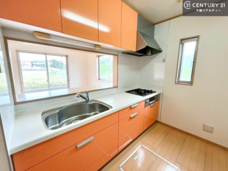 �L�b�`�� ��l�C�̑Ζʎ��V�X�e���L�b�`�����̗p���Ă��܂��I���Ƒ��̃R�~���j�P�[�V���������R�Ƒ�����݌v�ł��B
���q�l�ɂ��ڂ��͂��̂Ŋ������ł��ˁB���[�͂�����܂��I