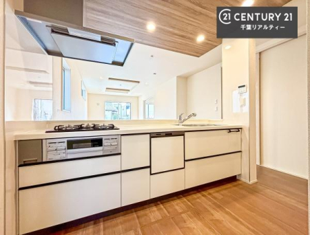 �L�b�`�� ���[�X�y�[�X���[�����Ă���A�L�b�`���܂�����������ƕۂ��Ȃ���A�L�X�Ƃ��������X�y�[�X���m�ہB���K�ȍ�Ɗ��ŁA�����̂����������X���[�Y�ɂ͂��ǂ�܂��B