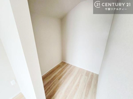 ���[ �E�H�[�N�C���N���[�[�b�g�t���ł��B��������̂��m���Ȃǂ����[���Ă��������ł��ˁI���ɂ���@�������ȂǋG�ߕ��̑傫�ȉƓd�����[�ł��܂��B