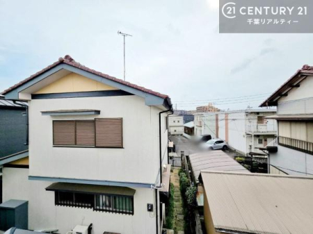 �Z�˂���̒��]�ʐ^ ���͂͏Z��X���L���闎�����������]�B���₩�ȊX���݂ɕ�܂�A���S���̂���Z���ł��B