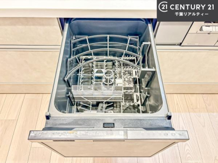 �L�b�`�� �H��@�t���̃L�b�`���ł��I�Z���������r��h�~�Ƃ��đ�ϊ��􂷂�֗��Ȏd�l�ł��I�r���g�C���Ȃ̂ŃL�b�`���̏ꏊ����炸�����X�y�[�X���L���g�����Ƃ��o���܂��I