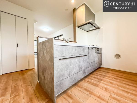 �L�b�`�� ��Ƃ����₷���V�X�e���L�b�`���ł��I���[����������t���Ă���̂ŁA�����X�y�[�X�ɕ���u���Ȃ��čςނ̂ŁA�L�X�g���āA���K�ɍ�Ƃ��ł��܂��I