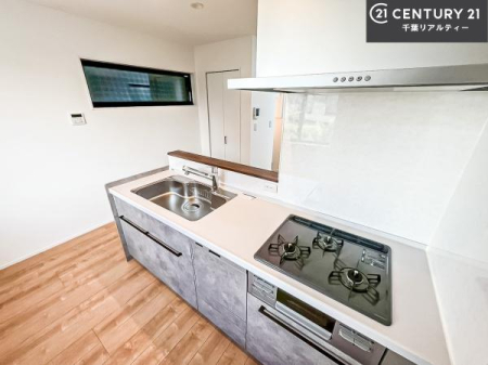 �L�b�`�� �R�����͎O������̂ł������̓����i�s���ł��܂��B
�������O�����t���ł��B�����X�y�[�X���L�X���Ă���׍�Ƃ����₷���I�g�����肪�ǂ��V�X�e���L�b�`���ł��I