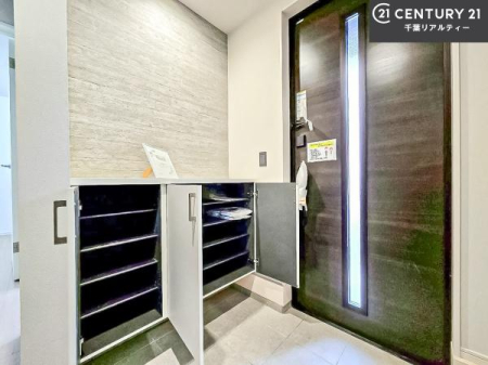 ���� �V���[�Y�{�b�N�X�t���Ȃ̂ŁA���ւ��Еt�����|�������₷���ł��I
�X�b�L���������ւŌ˂��J�����u�ԁA�������̂���S�n������Ԃ��o�}���Ă���܂��B