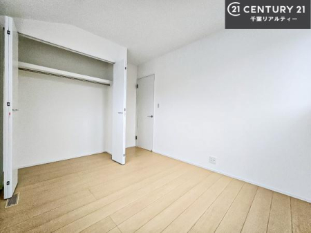 �Q�� ���[�X�y�[�X�����Ă��܂��I�������X�b�L�����ڂ��鎖���ł��܂��ˁB
�Ƌ��I�΂Ȃ��V���v���ȃf�U�C���ׁ̈A�Ƌ��I�΂����C�ɓ���̋�ԍ�肪�ł������ł��ˁB