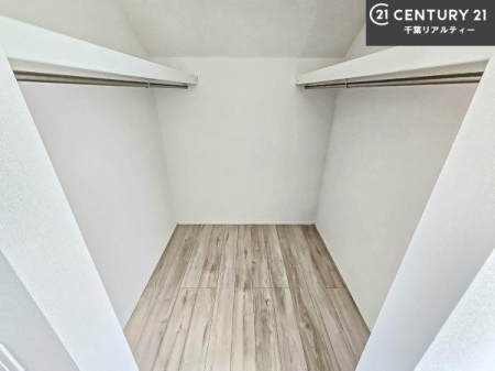 ���[ �E�H�[�N�C���N���[�[�b�g�t���ł��B��������̂��m���Ȃǂ����[���Ă��������ł��ˁI���ɂ���@�������ȂǋG�ߕ��̑傫�ȉƓd�����[�ł��܂��B