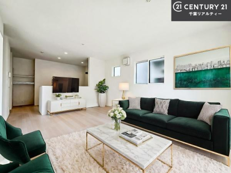 ���r���O �Ƌ��CG�p�[�X�ł��B��؂ȉƑ����W�܂邩�炱��LDK�ɂ͂�����肽���B
�q�����������C�ɏ΂��Ȃ��瑖�����Ă���p�����������u�L���Ƃɂ��ėǂ������v�Ǝv���u�Ԃł��B