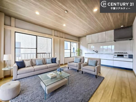 ���r���O �Ƌ��CG�p�[�X�ł��B��؂ȉƑ����W�܂邩�炱��LDK�ɂ͂�����肽���B
�q�����������C�ɏ΂��Ȃ��瑖�����Ă���p�����������u�L���Ƃɂ��ėǂ������v�Ǝv���u�Ԃł��B