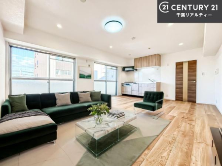 ���r���O �Ƌ��CG�p�[�X�ł��B��؂ȉƑ����W�܂邩�炱��LDK�ɂ͂�����肽���B
�q�����������C�ɏ΂��Ȃ��瑖�����Ă���p�����������u�L���Ƃɂ��ėǂ������v�Ǝv���u�Ԃł��B