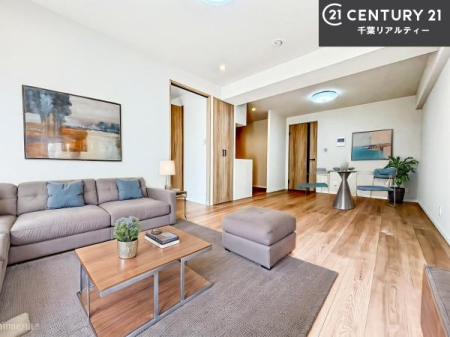 ���r���O �Ƌ��CG�p�[�X�ł��B�J�����̂���L�XLDK�I�\�t�@�[��_�C�j���O�e�[�u����u���Ă������ɂȂ�Ȃ��̂ŉ��K�ɉ߂����܂��I�R�~���j�P�[�V���������₷�����r���O�ł��I