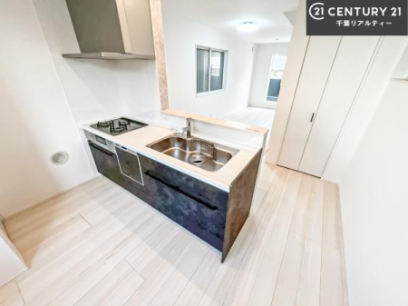 �L�b�`�� ��l�C�̑Ζʎ��V�X�e���L�b�`�����̗p���Ă��܂��I���Ƒ��̃R�~���j�P�[�V���������R�Ƒ�����݌v�ł��B
���q�l�ɂ��ڂ��͂��̂Ŋ������ł��ˁB���[�͂�����܂��I