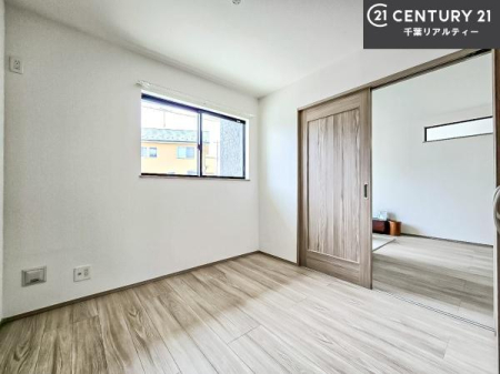 �q������ �����炽���Ղ��������A���ʂ����ǍD�Ȃ��߁A���K�ɉ߂������Ԃł��B
�q�ǂ������Ƃ��Ă��œK�ŁA�w�K�X�y�[�X��V�я�Ƃ��Ă����p�ł��܂��B