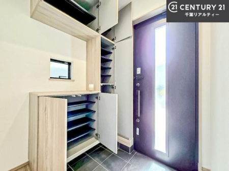 ���� �V���[�Y�{�b�N�X�t���B���ւ��Еt�����|�������₷���ł��I
�X�b�L���������ւŌ˂��J�����u�ԁA�������̂���S�n������Ԃ��o�}���Ă���܂��B