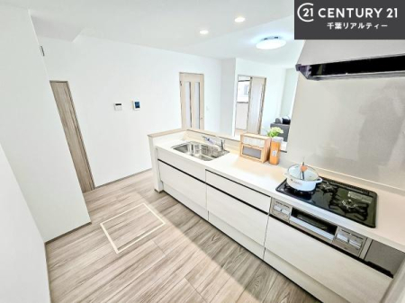 �L�b�`�� ��Ƃ肠�钲���X�y�[�X�ō�Ƃ����₷�����K�ȃL�b�`���ł��I
���q�l�ƈꏏ�ɂ��َq������y���߂�L�X�X�y�[�X�ł��B�y�����������ԂɂȂ肻���ł��ˁI