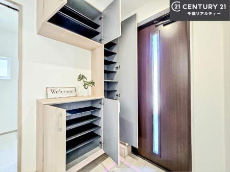 ���� �V���[�Y�{�b�N�X�t���Ȃ̂ŁA���ւ��Еt�����|�������₷���ł��I
�X�b�L���������ւŌ˂��J�����u�ԁA�������̂���S�n������Ԃ��o�}���Ă���܂��B
