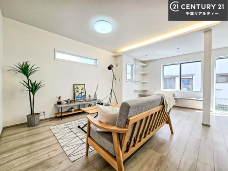 ���r���O ��؂ȉƑ����W�܂邩�炱��LDK�ɂ͂�����肽���B
�q�����������C�ɏ΂��Ȃ��瑖�����Ă���p�����������u�L���Ƃɂ��ėǂ������v�Ǝv���u�Ԃł��B