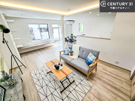 ���r���O �J�����̂���L�XLDK�I�\�t�@�[��_�C�j���O�e�[�u����u���Ă������ɂȂ�Ȃ��̂ŉ��K�ɉ߂����܂��I�R�~���j�P�[�V���������₷�����r���O�ł��I