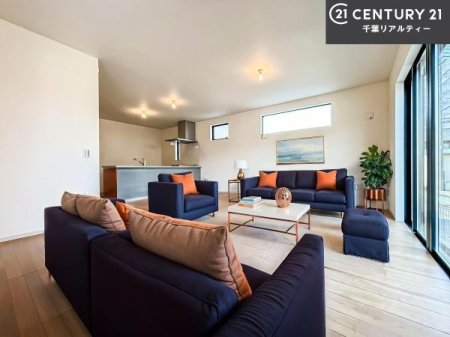 ���r���O �Ƌ��CG�p�[�X�ł��B��؂ȉƑ����W�܂邩�炱��LDK�ɂ͂�����肽���B
�q�����������C�ɏ΂��Ȃ��瑖�����Ă���p�����������u�L���Ƃɂ��ėǂ������v�Ǝv���u�Ԃł��B