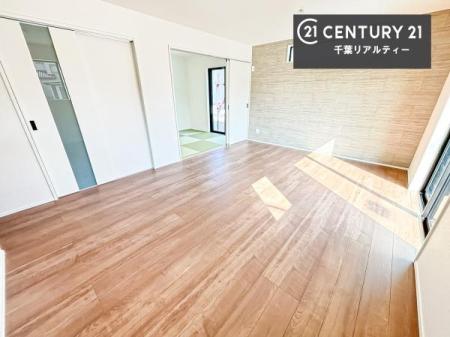 ���r���O �傫�ȑ����炽���Ղ�̗z���������閾�邢���r���O�B�J�����̂��郊�r���O�ŉƑ��c���̂��났�̎��Ԃ��߂����܂��I