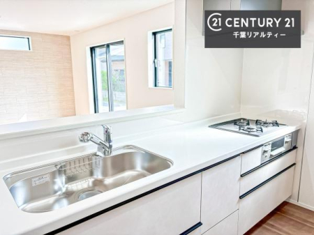 �L�b�`�� ��l�C�̑Ζʎ��V�X�e���L�b�`�����̗p���Ă��܂��I���Ƒ��̃R�~���j�P�[�V���������R�Ƒ�����݌v�ł��B
���q�l�ɂ��ڂ��͂��̂Ŋ������ł��ˁB���[�͂�����܂��I