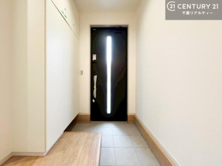 ���� �V���[�Y�{�b�N�X�t���B���ւ��Еt�����|�������₷���ł��I
�X�b�L���������ւŌ˂��J�����u�ԁA�������̂���S�n������Ԃ��o�}���Ă���܂��B