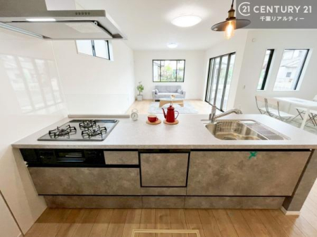 �L�b�`�� ���[�X�y�[�X���[�����Ă���A�L�b�`���܂�����������ƕۂ��Ȃ���A�L�X�Ƃ��������X�y�[�X���m�ہB���K�ȍ�Ɗ��ŁA�����̂����������X���[�Y�ɂ͂��ǂ�܂��B