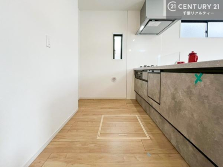 �L�b�`�� ��Ƃ肠�钲���X�y�[�X�ō�Ƃ����₷�����K�ȃL�b�`���ł��I
���q�l�ƈꏏ�ɂ��َq������y���߂�L�X�X�y�[�X�ł��B�y�����������ԂɂȂ肻���ł��ˁI