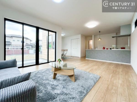 ���r���O �S�n�ǂ����r���O�͉Ƒ������R�ƏW�܂�܂��B�Ƒ��c�R�̎��Ԃ����������ł��B���Ƒ��ƁA����w�[���������Ԃ��߂��������ł��ˁB���邭�J���I�ȋ�Ԃł��B�i�{�H��j