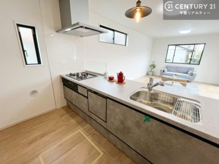 �L�b�`�� ��l�C�̑Ζʎ��V�X�e���L�b�`�����̗p���Ă��܂��I���Ƒ��̃R�~���j�P�[�V���������R�Ƒ�����݌v�ł��B
���q�l�ɂ��ڂ��͂��̂Ŋ������ł��ˁB���[�͂�����܂��I