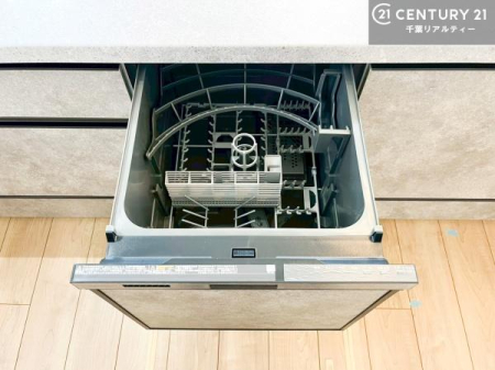 �L�b�`�� �H��@�t���̃L�b�`���ł��I�Z���������r��h�~�Ƃ��đ�ϊ��􂷂�֗��Ȏd�l�ł��I�r���g�C���Ȃ̂ŃL�b�`���̏ꏊ����炸�����X�y�[�X���L���g�����Ƃ��o���܂��I