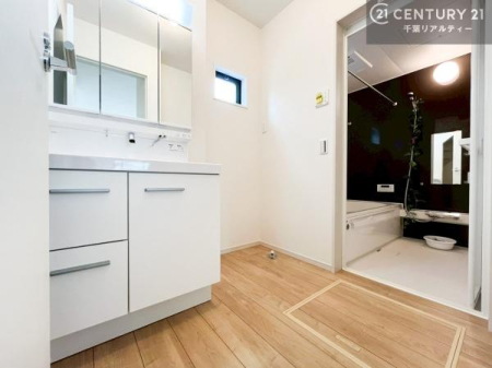 ���ʑ�E���ʏ� �������̂�����ʎ��ł��B��Ԃɂ�Ƃ肪����A�����̐g�x�x�����K�ɍs���܂��B���܂������₷���A�����ς�g�����Ȃ݃`�F�b�N�ɂ��֗��Ȏg������̗ǂ���Ԃł��B