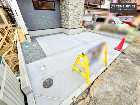 ���ԏ� ���ԃX�y�[�X��2�䕪����܂��I�Z�J���h�J�[�͂������A�o�C�N�⎩�]�ԂȂǂ��u���ꏊ�ɍ���܂���B