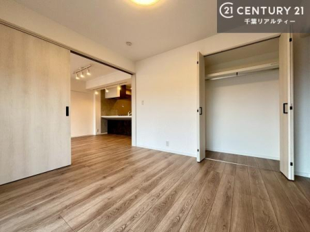 ���r���O�ȊO�̋��� �V���v���Ƀf�U�C������Ă��邽�߁A�Ƌ��I�т܂���I
���C�ɓ���̉Ƌ��u���Ă��낰���Ԃ���邱�Ƃ��ł��܂��B