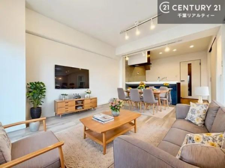 ���r���O �Ƌ��CG�p�[�X�ł��B��؂ȉƑ����W�܂邩�炱��LDK�ɂ͂�����肽���B
�q�����������C�ɏ΂��Ȃ��瑖�����Ă���p�����������u�L���Ƃɂ��ėǂ������v�Ǝv���u�Ԃł��B