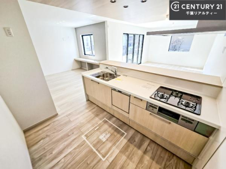 �L�b�`�� ��Ƃ肠�钲���X�y�[�X�ō�Ƃ����₷�����K�ȃL�b�`���ł��I
���q�l�ƈꏏ�ɂ��َq������y���߂�L�X�X�y�[�X�ł��B�y�����������ԂɂȂ肻���ł��ˁI