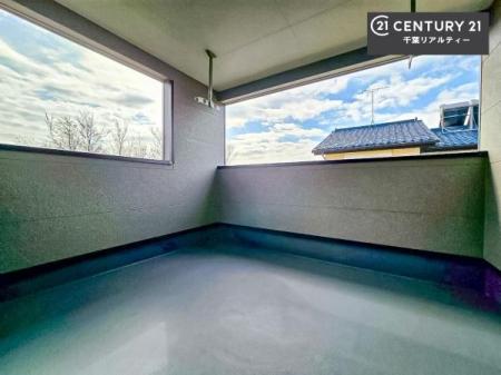 �o���R�j�[ �C���i�[�o���R�j�[�I�������t���Ă���̂ŁA�}�ɉJ���~���Ă��G��ɂ������S�I�������������J�b�g���Ă����̂ŁA���V�C�̗ǂ����́A���O�֏o�Đ[�ċz����̂��悳�����ł��I