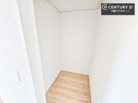 ���[ �E�H�[�N�C���N���[�[�b�g�t���ł��B��������̂��m���Ȃǂ����[���Ă��������ł��ˁI���ɂ���@�������ȂǋG�ߕ��̑傫�ȉƓd�����[�ł��܂��B