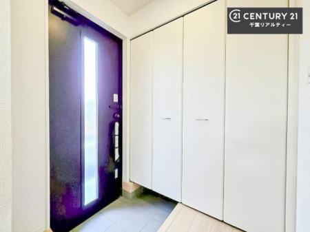 ���� �V���[�Y�{�b�N�X�t���B���ւ��Еt�����|�������₷���ł��I
�X�b�L���������ւŌ˂��J�����u�ԁA�������̂���S�n������Ԃ��o�}���Ă���܂��B