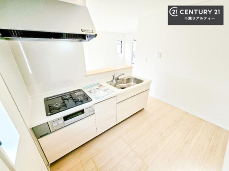 �L�b�`�� ��Ƃ肠�钲���X�y�[�X�ō�Ƃ����₷�����K�ȃL�b�`���ł��I
���q�l�ƈꏏ�ɂ��َq������y���߂�L�X�X�y�[�X�ł��B�y�����������ԂɂȂ肻���ł��ˁI