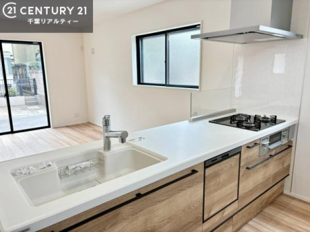 �L�b�`�� ��l�C�̑Ζʎ��V�X�e���L�b�`�����̗p���Ă��܂��I���Ƒ��̃R�~���j�P�[�V���������R�Ƒ�����݌v�ł��B
���q�l�ɂ��ڂ��͂��̂Ŋ������ł��ˁI�L�X�g���ĉ��K�ō�Ƃ��i�݂܂��B