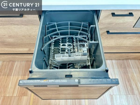 �L�b�`�� �H��@�t���̃L�b�`���ł��I�Z���������r��h�~�Ƃ��đ�ϊ��􂷂�֗��Ȏd�l�ł��I�r���g�C���Ȃ̂ŃL�b�`���̏ꏊ����炸�����X�y�[�X���L���g�����Ƃ��o���܂��I