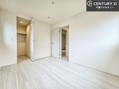 �m�� ���[�X�y�[�X�����Ă��܂��I�������X�b�L�����ڂ��鎖���ł��܂��ˁB
�Ƌ��I�΂Ȃ��V���v���ȃf�U�C���ׁ̈A�Ƌ��I�΂����C�ɓ���̋�ԍ�肪�ł������ł��ˁB